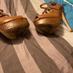 Women’s heels size 9